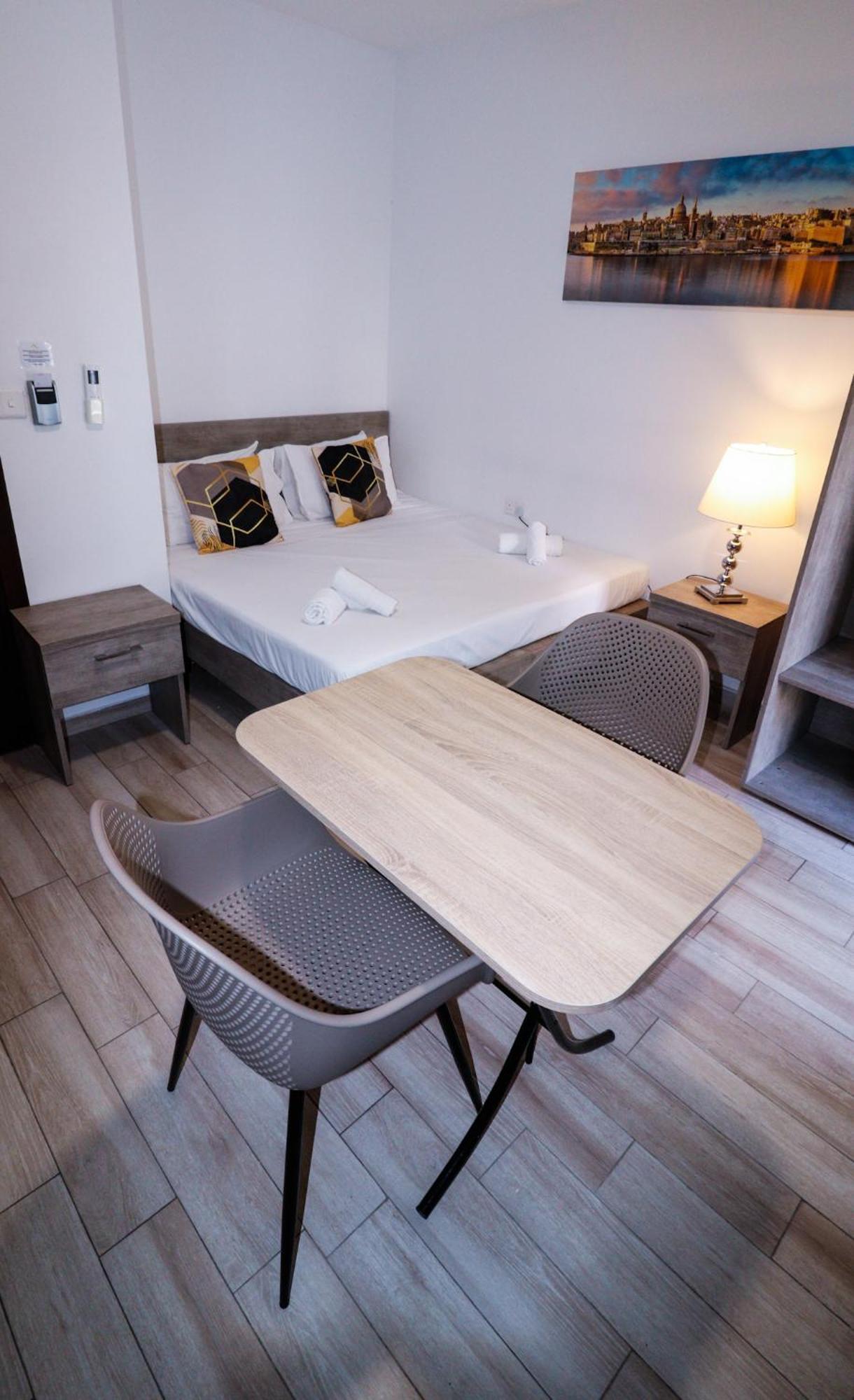 Napoli Suites Studios Aparthotel Saint Julian's Екстериор снимка