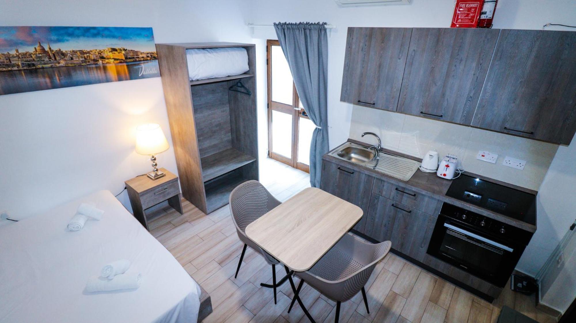 Napoli Suites Studios Aparthotel Saint Julian's Екстериор снимка
