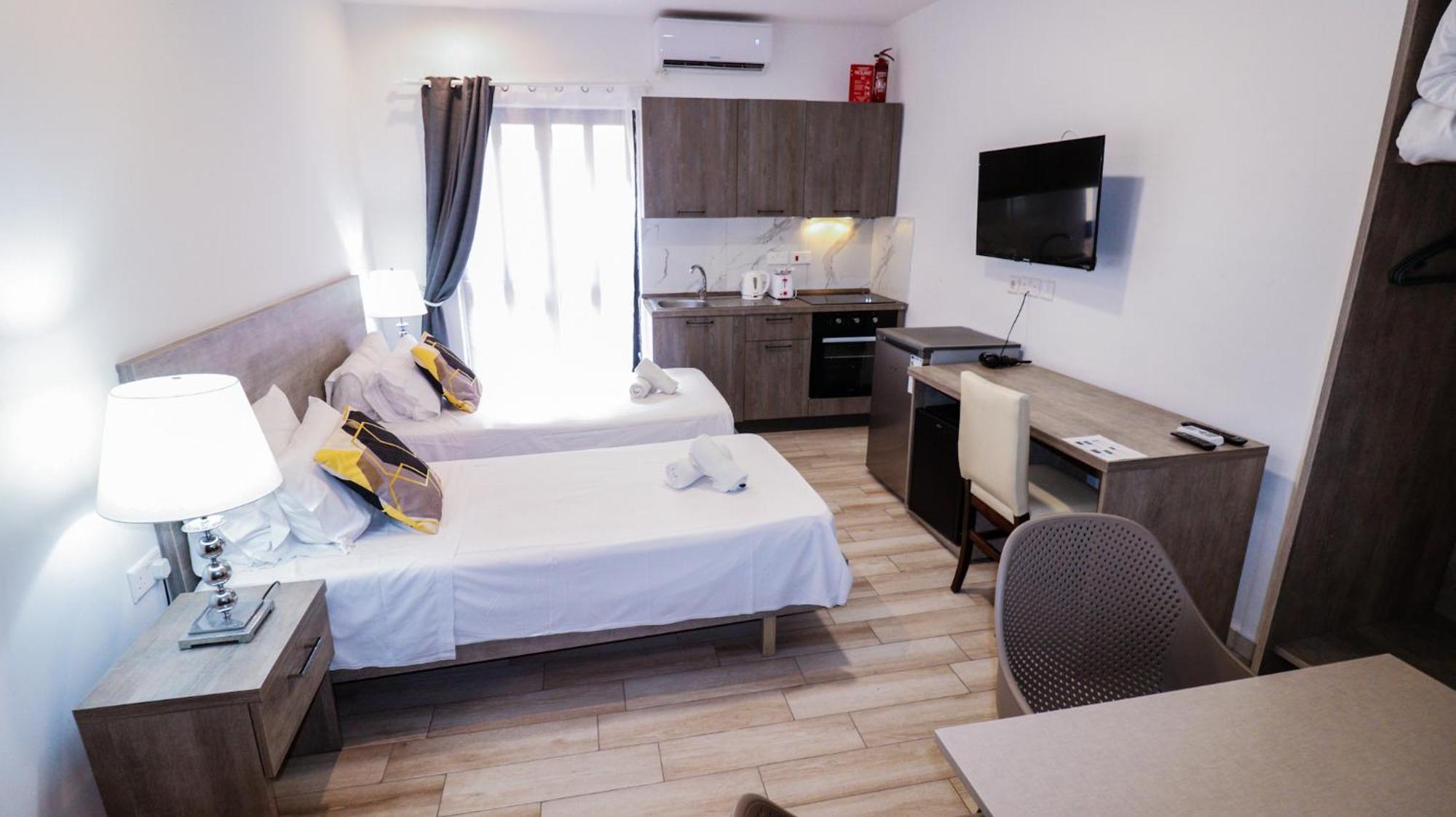 Napoli Suites Studios Aparthotel Saint Julian's Екстериор снимка